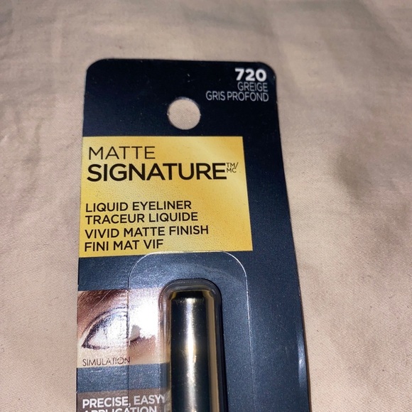 L'Oreal Paris MATTE SIGNATURE Liquid Eyeliner 720 GREIGE, New. - Picture 2 of 5